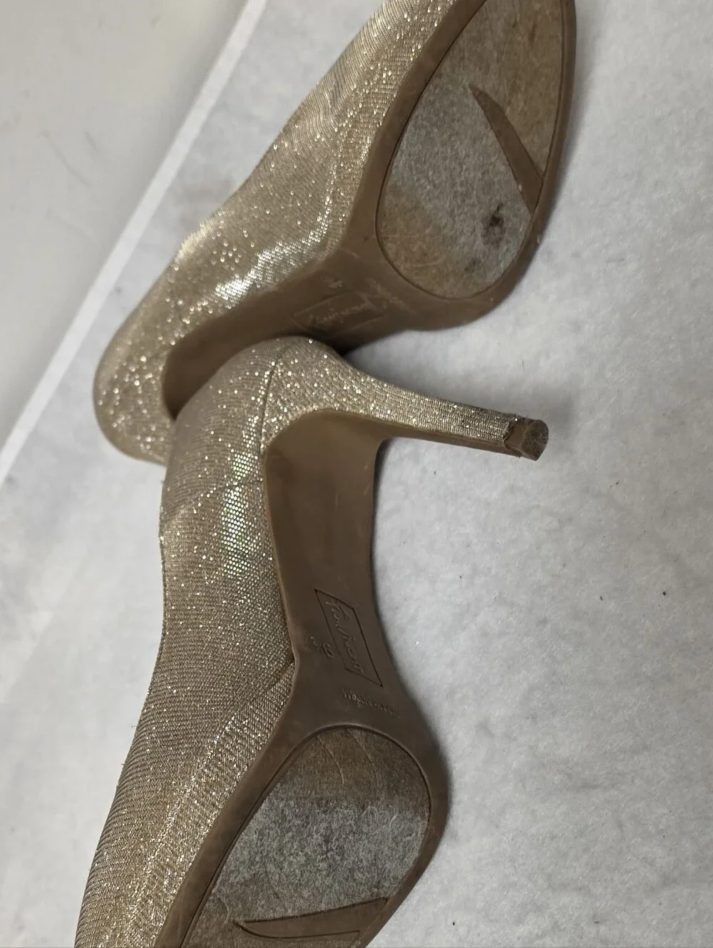 FIONI Clothing Women's Glitter Platform Pump - Gold